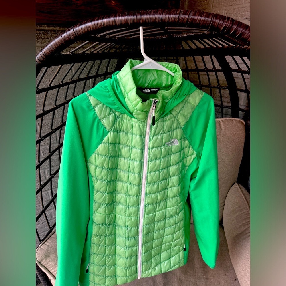 Green women’s north face packable coat
